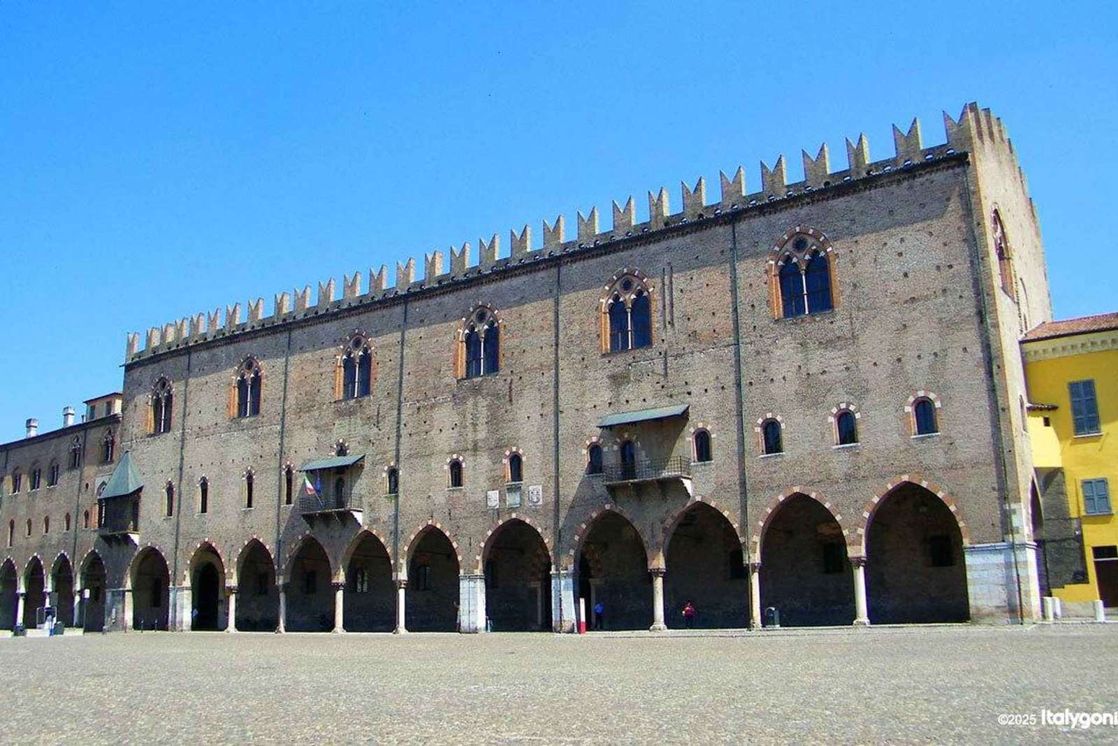 Mantua: Town Highlights and Monuments Walking Tour