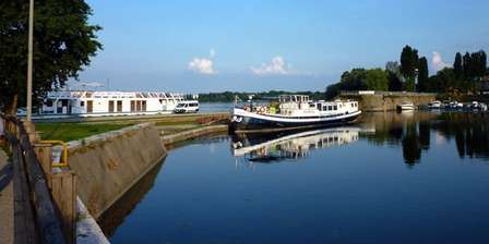 Chain Port