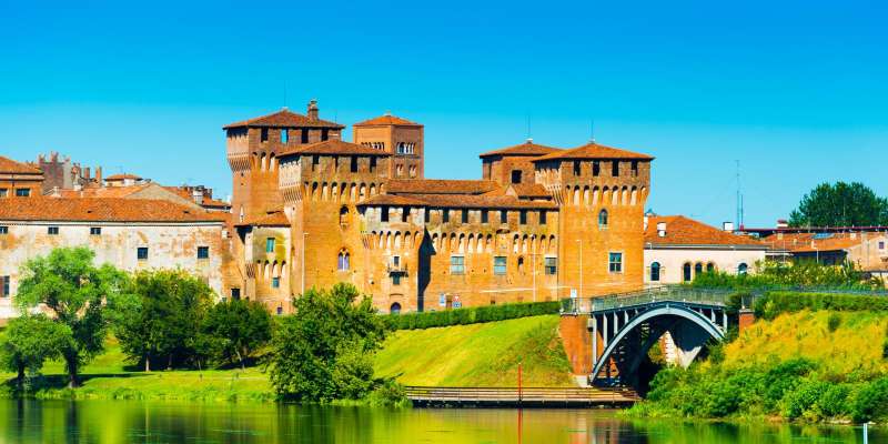 Essential Mantua experiences for architecture enthusiasts