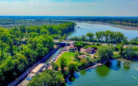 Mantova: Panoramische rondvaart met gids, natuurlijke oase en waterlift